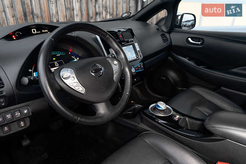 Хэтчбек Nissan Leaf 2016 в Киеве