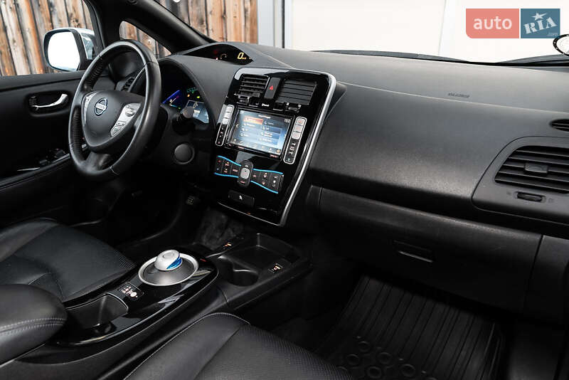 Хэтчбек Nissan Leaf 2016 в Киеве