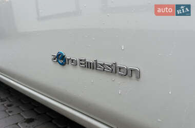 Хетчбек Nissan Leaf 2011 в Тульчині