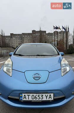 Хэтчбек Nissan Leaf 2011 в 