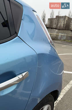 Хэтчбек Nissan Leaf 2011 в 