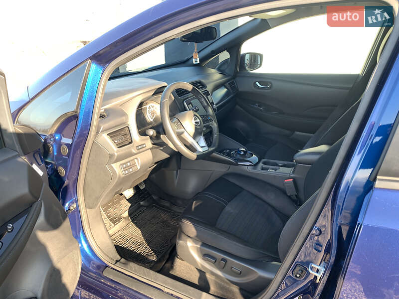 Хетчбек Nissan Leaf 2022 в Чернівцях