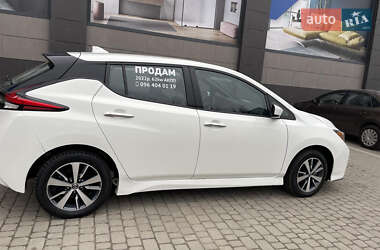 Хэтчбек Nissan Leaf 2022 в 