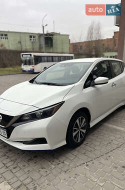 Хэтчбек Nissan Leaf 2022 в 