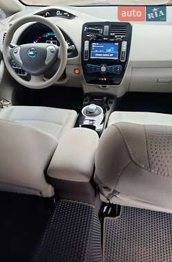 Хэтчбек Nissan Leaf 2014 в 