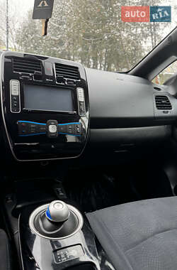 Хэтчбек Nissan Leaf 2013 в 