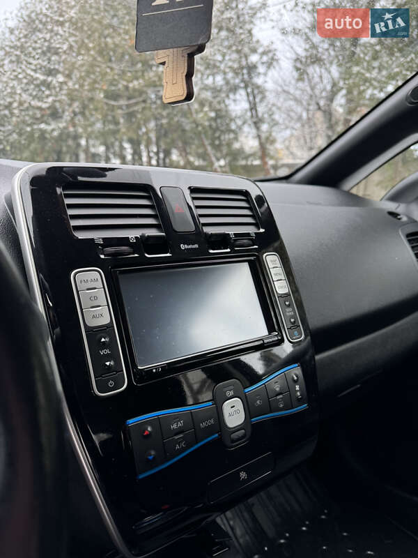 Хэтчбек Nissan Leaf 2013 в Луцке