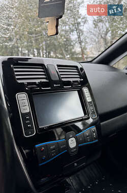 Хэтчбек Nissan Leaf 2013 в 