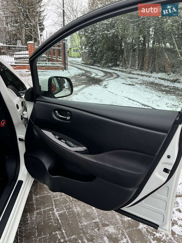 Хэтчбек Nissan Leaf 2013 в Луцке