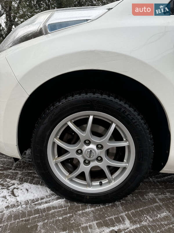 Хэтчбек Nissan Leaf 2013 в Луцке