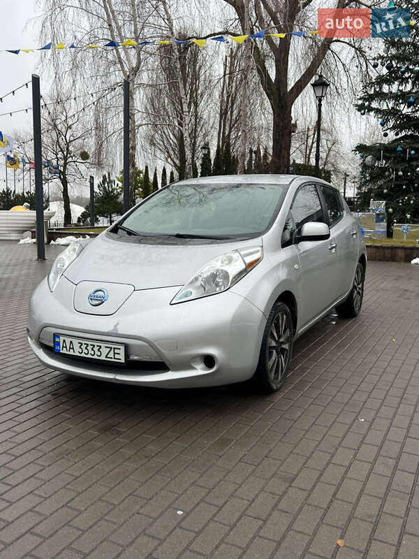 Хэтчбек Nissan Leaf 2016 в Киеве