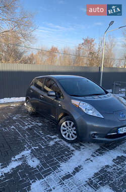 Хетчбек Nissan Leaf 2014 в Дніпрі