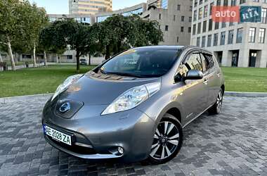 Хетчбек Nissan Leaf 2014 в Дніпрі