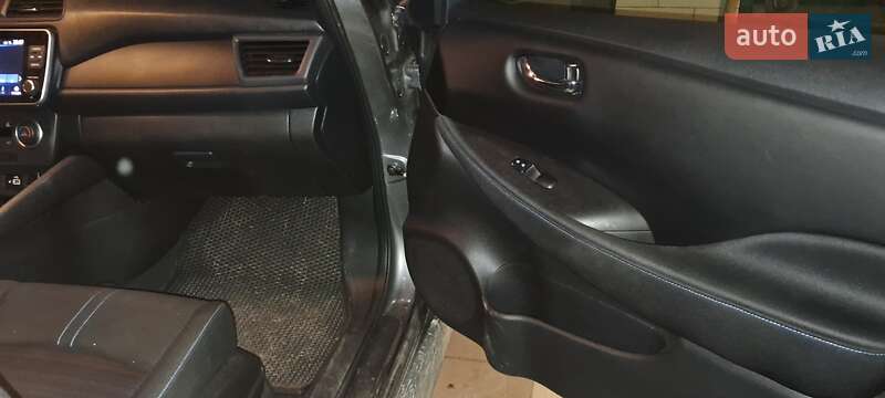 Хэтчбек Nissan Leaf 2021 в Стрые