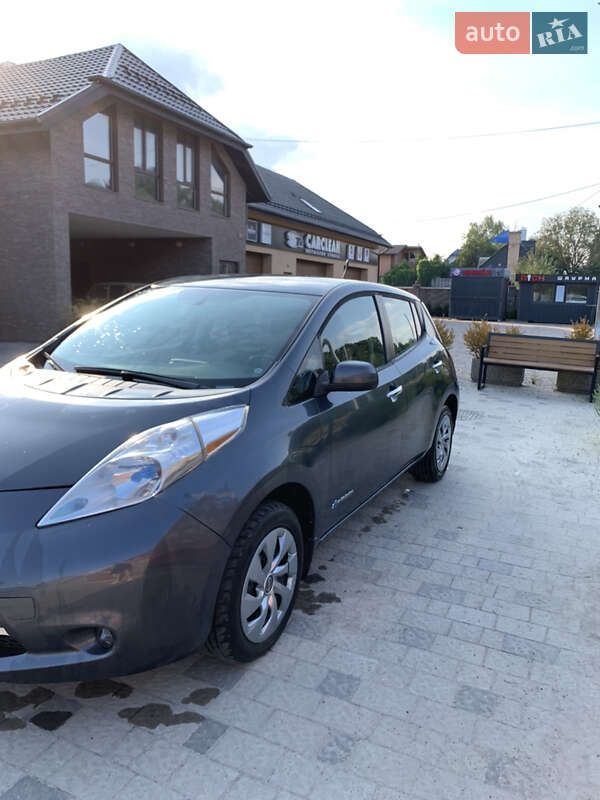 Хэтчбек Nissan Leaf 2013 в Городке