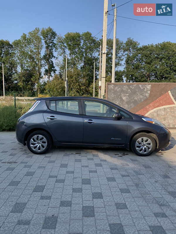 Хэтчбек Nissan Leaf 2013 в Городке