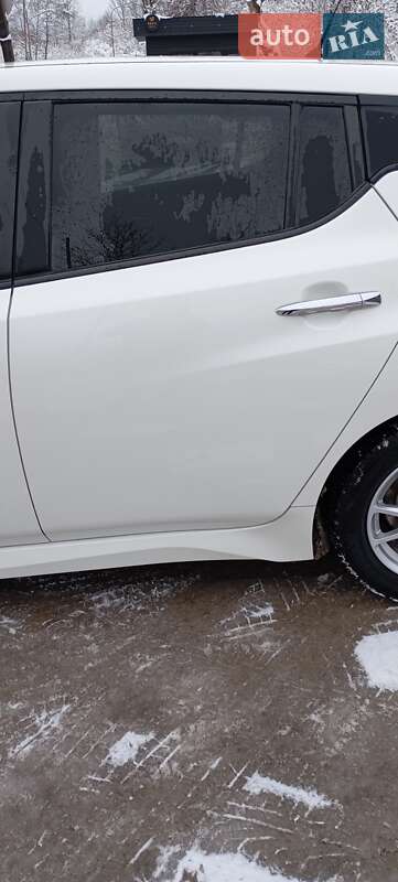 Хетчбек Nissan Leaf 2017 в Бориславі