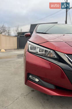 Хэтчбек Nissan Leaf 2017 в 