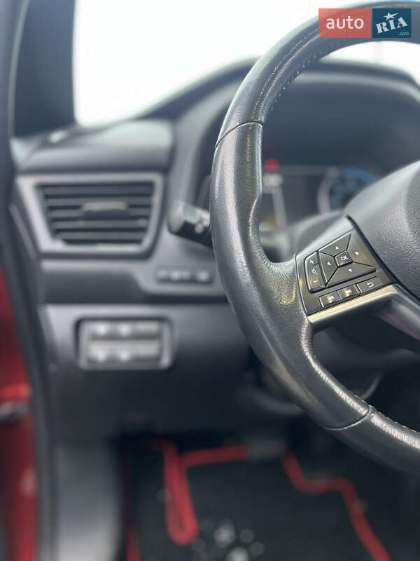 Хэтчбек Nissan Leaf 2017 в Днепре