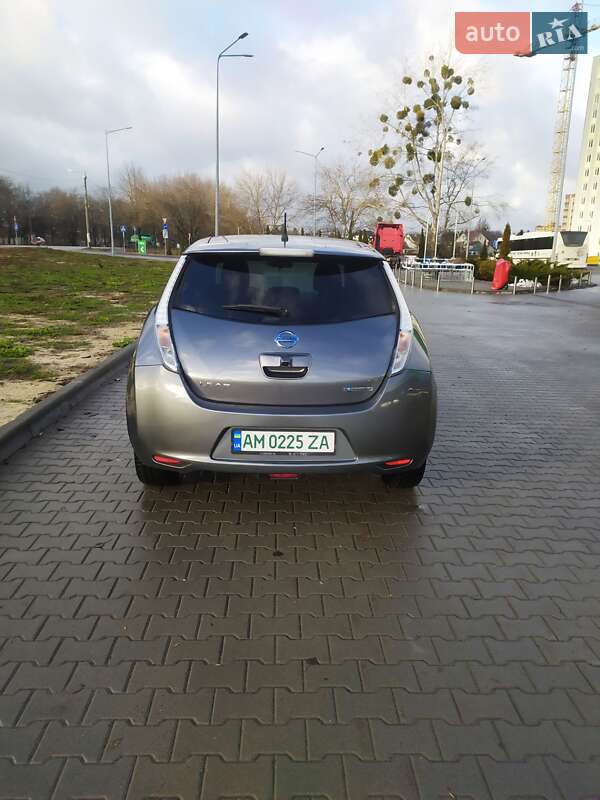 Хетчбек Nissan Leaf 2015 в Житомирі