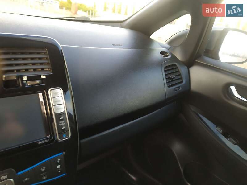 Хетчбек Nissan Leaf 2015 в Житомирі