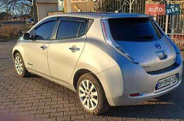 Хетчбек Nissan Leaf 2011 в Роздільній