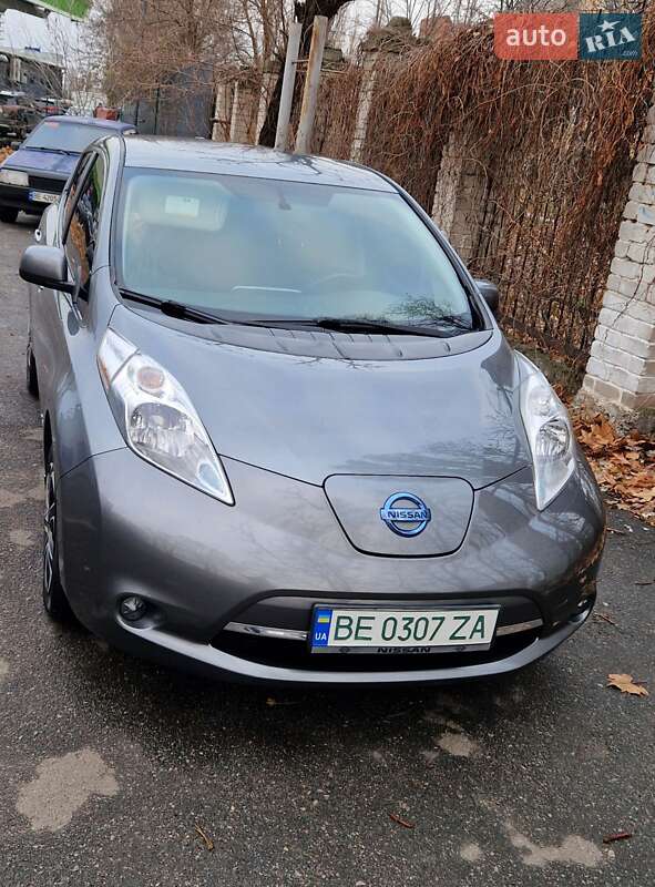 Хетчбек Nissan Leaf 2014 в Миколаєві