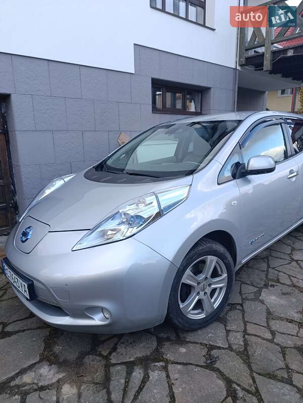 Хетчбек Nissan Leaf 2012 в Східниці