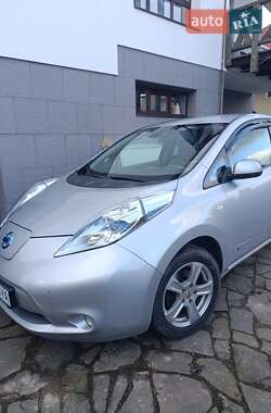 Хэтчбек Nissan Leaf 2012 в Сходнице