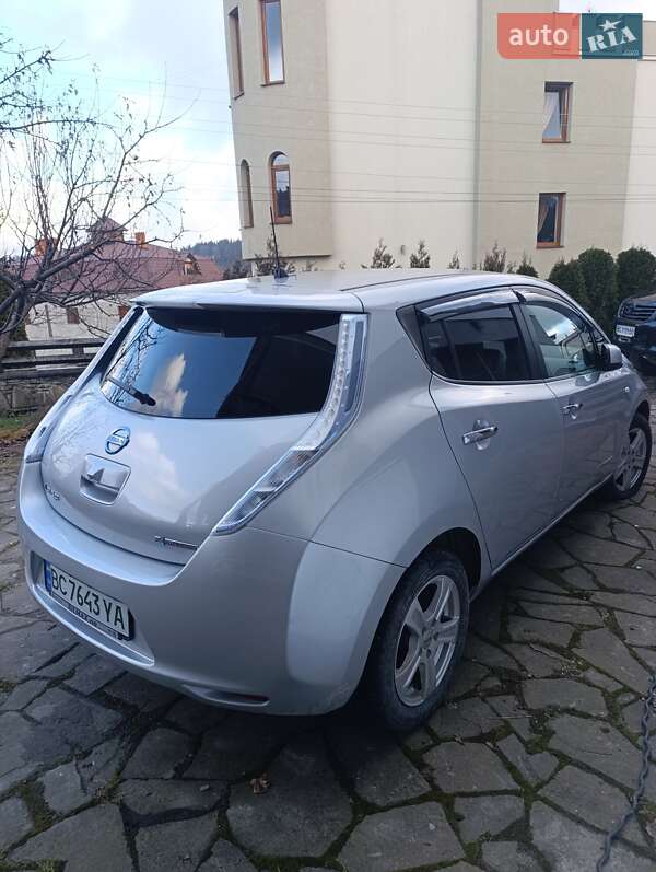 Хетчбек Nissan Leaf 2012 в Східниці