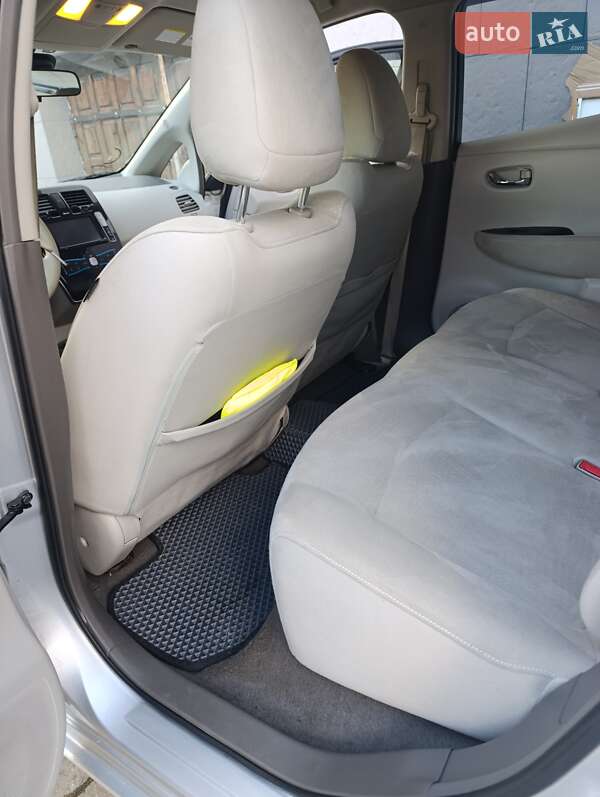 Хетчбек Nissan Leaf 2012 в Східниці