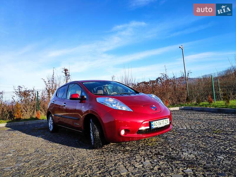 Хэтчбек Nissan Leaf 2012 в Иршаве