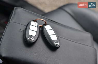 Хэтчбек Nissan Leaf 2015 в 