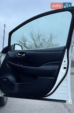 Хетчбек Nissan Leaf 2013 в Кременчуці