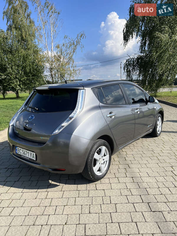 Хэтчбек Nissan Leaf 2014 в Львове