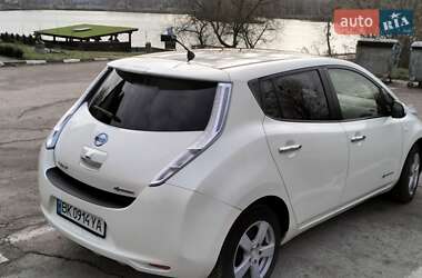 Хэтчбек Nissan Leaf 2011 в Ровно