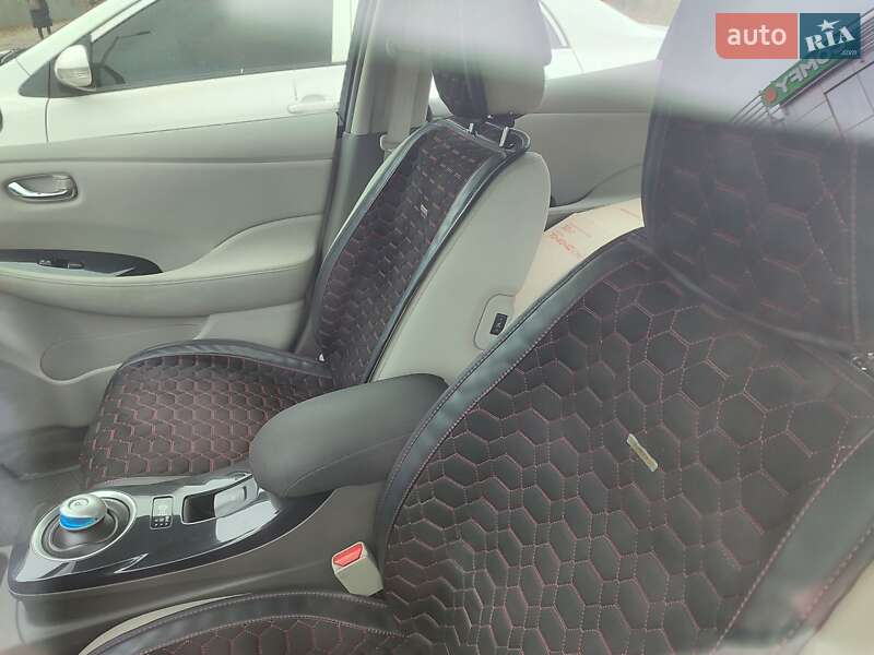 Хетчбек Nissan Leaf 2012 в Дніпрі