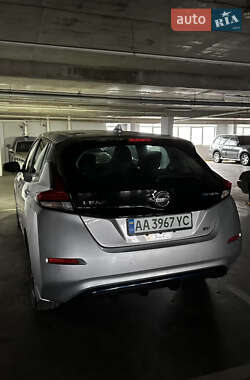 Хэтчбек Nissan Leaf 2020 в Киеве