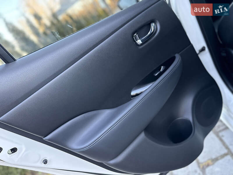Хэтчбек Nissan Leaf 2019 в Дрогобыче