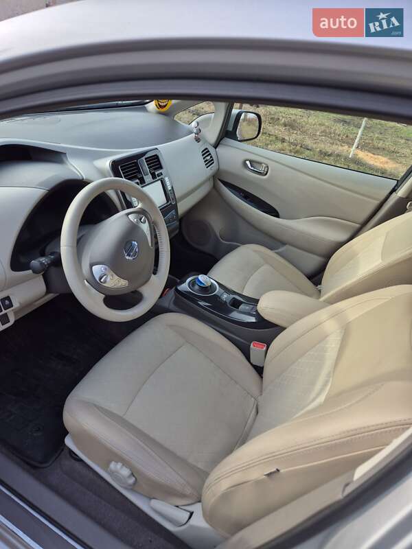 Хэтчбек Nissan Leaf 2012 в Киеве