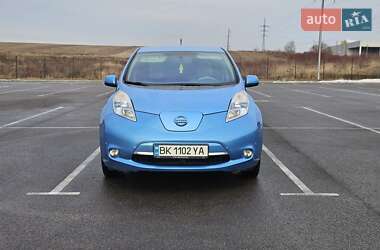 Хэтчбек Nissan Leaf 2010 в 