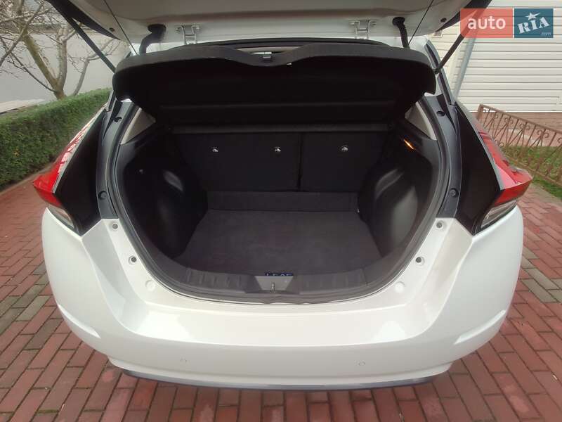 Хэтчбек Nissan Leaf 2023 в Белой Церкви