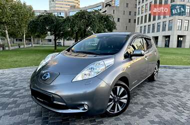 Хетчбек Nissan Leaf 2014 в Дніпрі