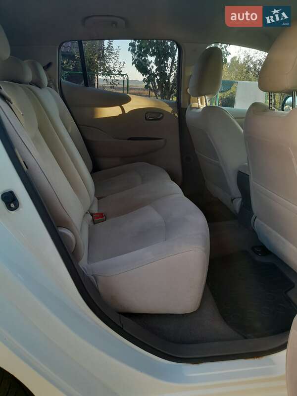 Хетчбек Nissan Leaf 2012 в Тернополі