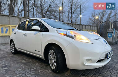 Хетчбек Nissan Leaf 2013 в Дніпрі