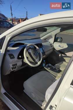 Хэтчбек Nissan Leaf 2012 в Заставной