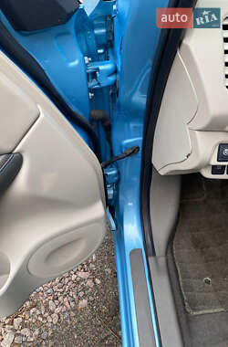 Хэтчбек Nissan Leaf 2015 в 