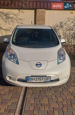 Хэтчбек Nissan Leaf 2015 в 