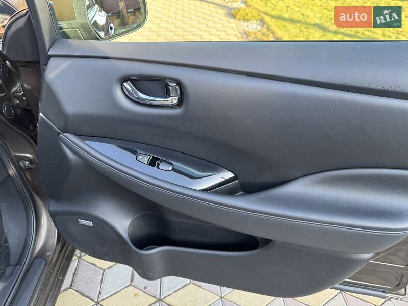 Хэтчбек Nissan Leaf 2016 в Ровно