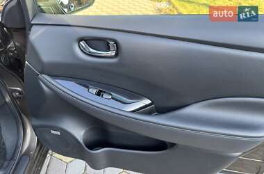 Хэтчбек Nissan Leaf 2016 в 